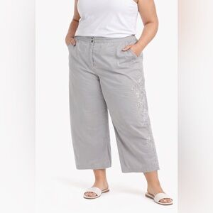 Chico’s Embroidered Wide Leg Cropped Pants | Size 2.5 (Large)